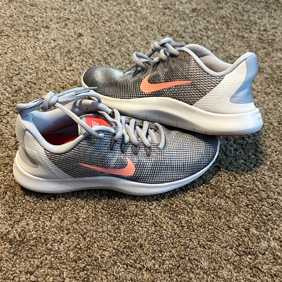 NEW Size 6.5 Nike Women's Free RN Shoes - Picture 1 of 4